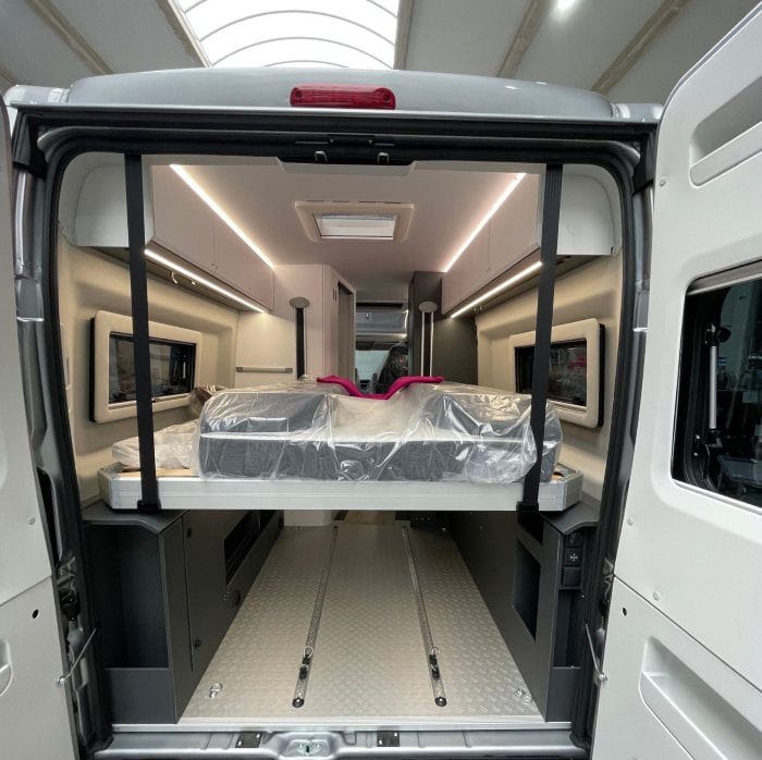 campers con garaje para motos