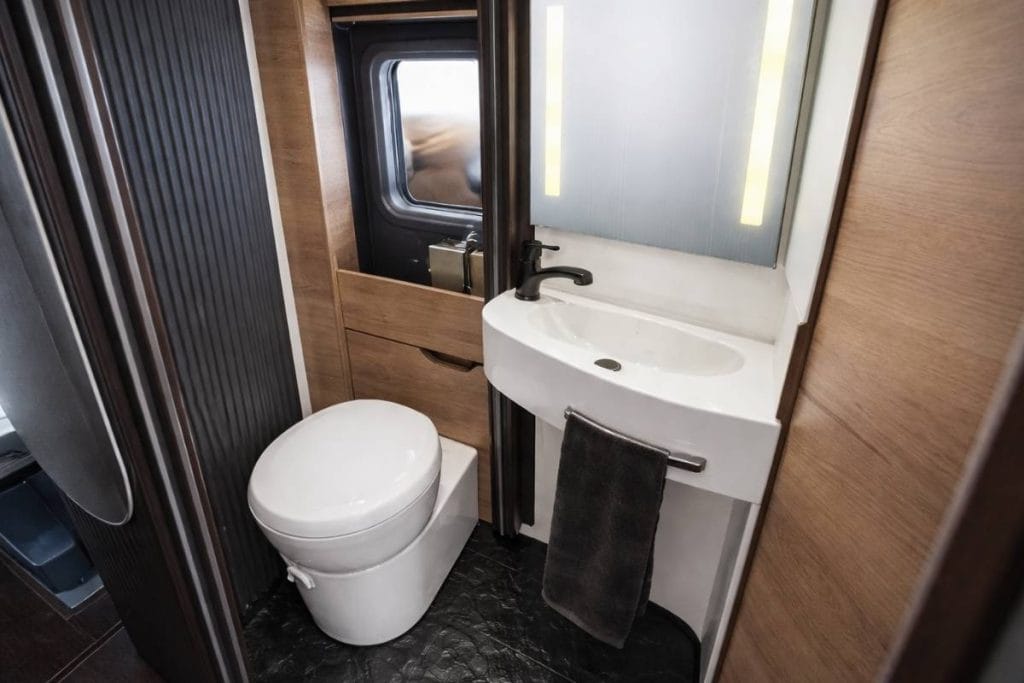 Knaus BoxLife 600 MQ baño