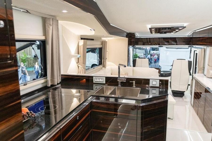 autocaravana de lujo interior